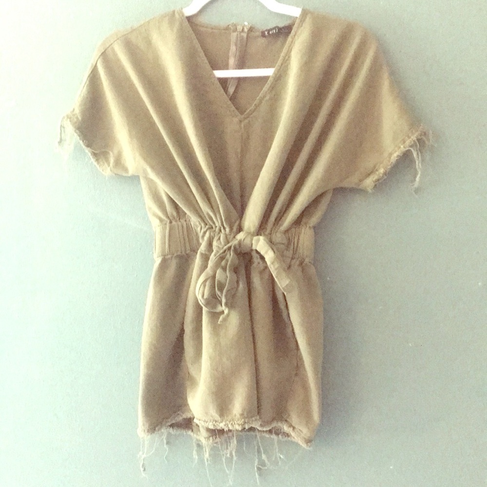 Casual romper perfect for summer and fall.